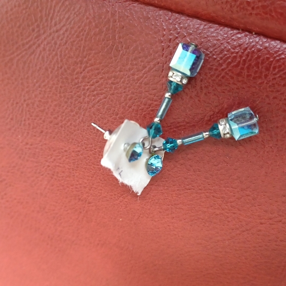 Blue rhinestone and beads earrings - Picture 4 of 5